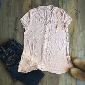 Maurice’s light pink top